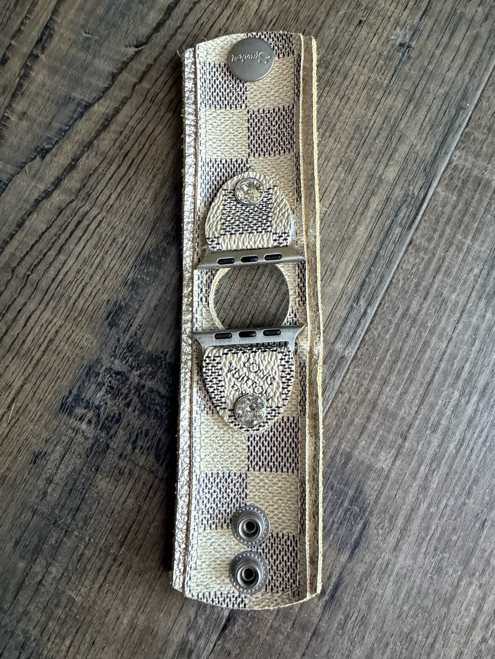 ⏱️ Spark*L Cuff L*V Monogram Beige and Navy Watch Strap
Size 1